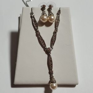 **free with any purchase** Pink pearl earing and necklace set